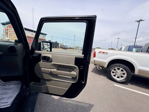 Used 2007 Jeep Wrangler Unlimited Sahara AWD/4WD image 32