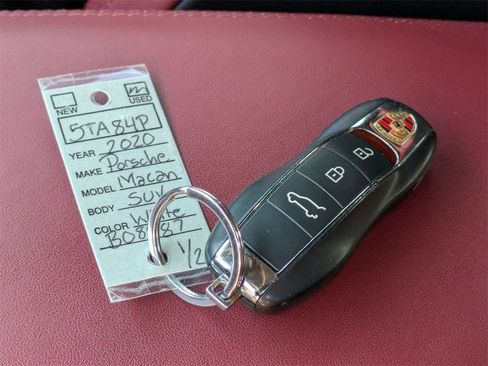 Used 2022 Porsche Macan image 31