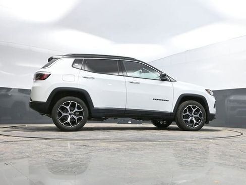 Used 2025 Jeep Compass Limited image 45