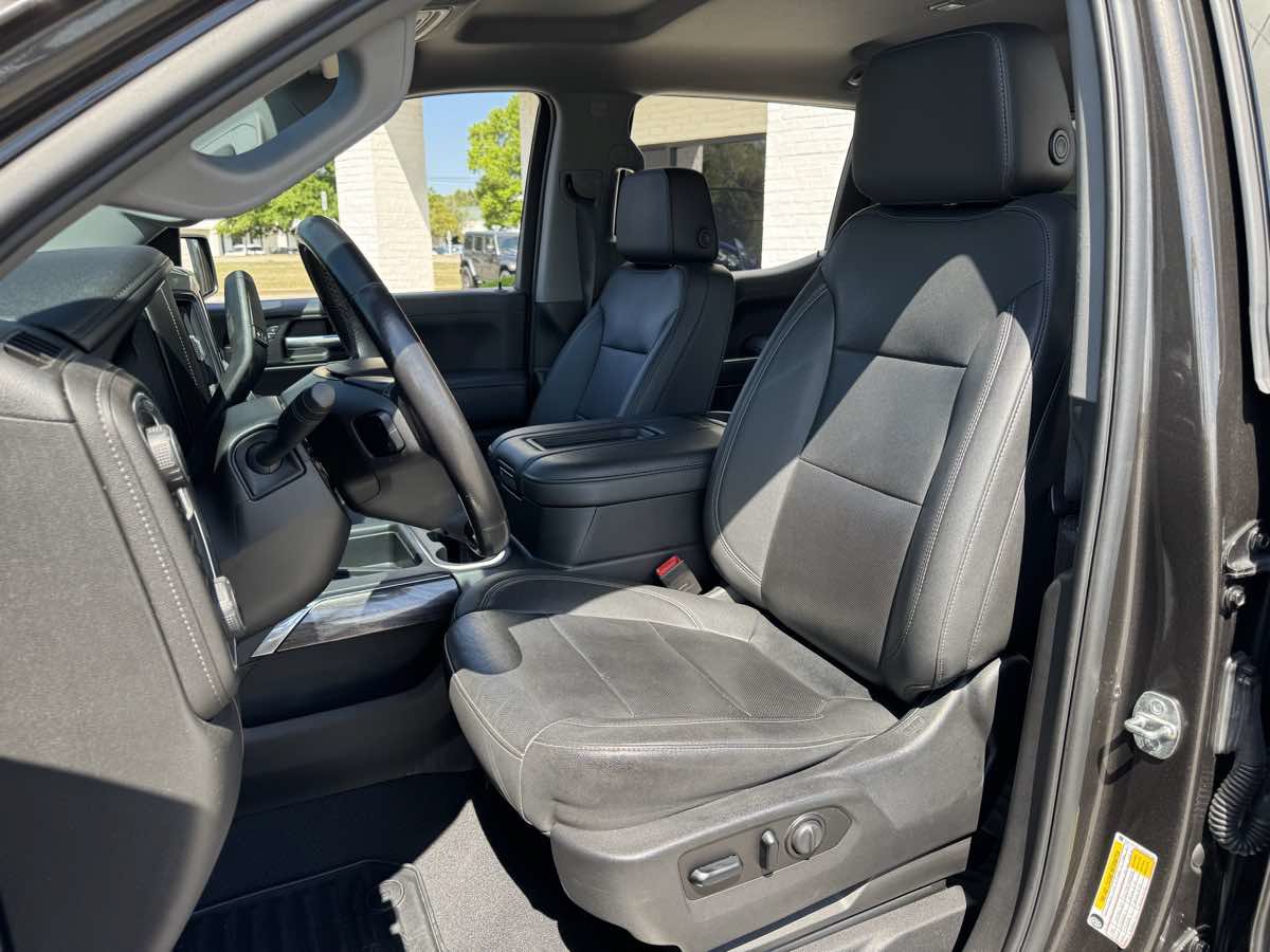Used 2021 Chevrolet Silverado 1500 LTZ w/ LTZ Convenience Package II AWD/4WD image 11