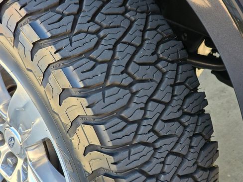 Used 2015 Ford F150 Platinum w/ Equipment Group 701A Luxury image 21