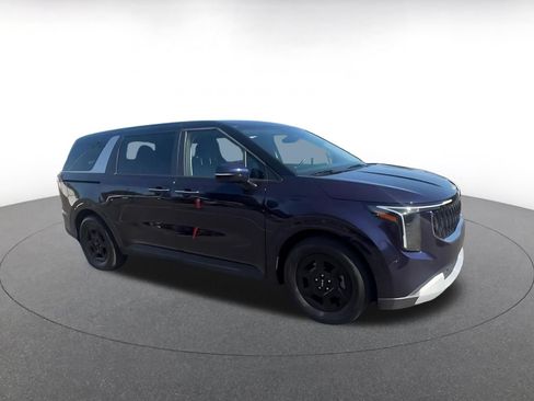Used 2026 Kia Carnival FWD image 2