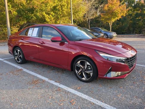 Used 2023 Hyundai Elantra Limited image 3
