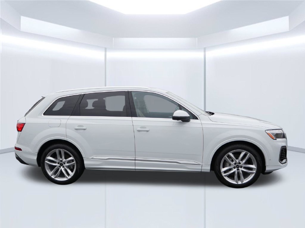 Used 2025 Audi Q7 3.0T Premium Plus w/ Premium Plus Package AWD/4WD image 8