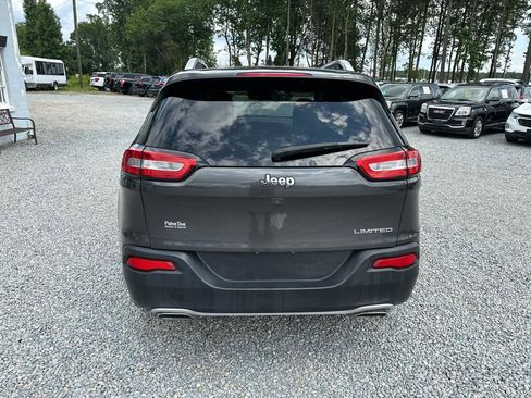 Used 2017 Jeep Cherokee Limited w/ Luxury Group FWD image 4