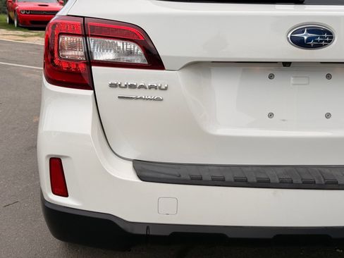 Used 2017 Subaru Outback 2.5i Limited AWD/4WD image 9