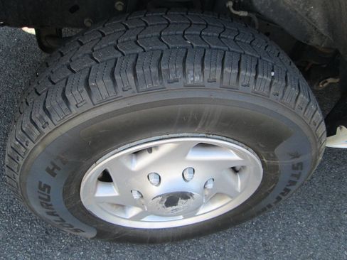 Used 2014 Ford E-250 and Econoline 250 image 17