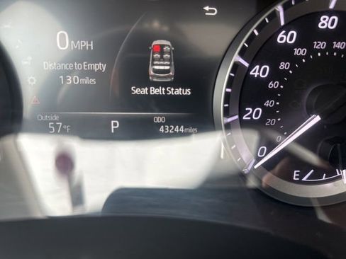 Used 2023 Toyota Highlander XLE image 3