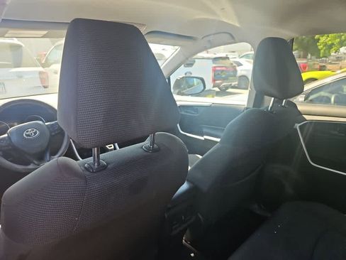 Used 2021 Toyota RAV4 LE AWD/4WD image 11