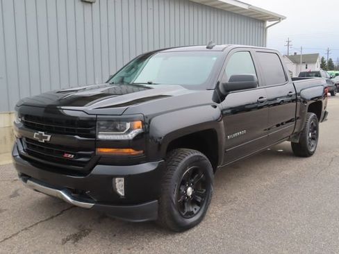 Used 2017 Chevrolet Silverado 1500 LT w/ All Star Edition AWD/4WD image 6