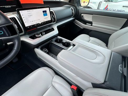 Used 2025 Ford Expedition Active AWD/4WD image 10