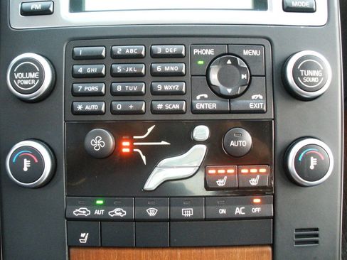 Used 2010 Volvo S80 3.2 image 38