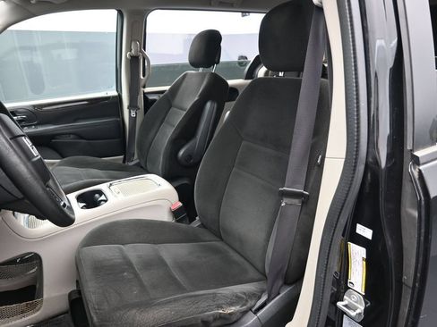 Used 2016 Dodge Grand Caravan SXT FWD image 22