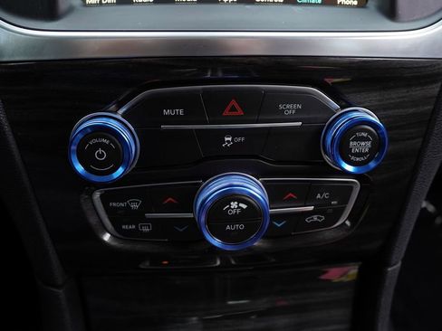 Certified 2017 Chrysler 300 Limited image 25