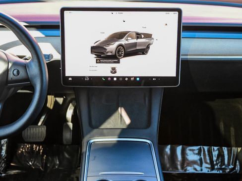 Used 2023 Tesla Model Y Long Range image 14