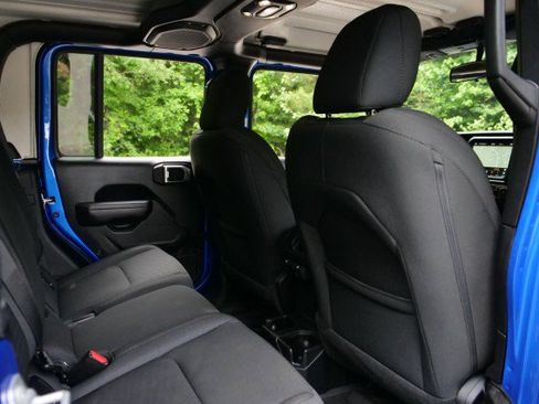 Used 2021 Jeep Gladiator Sport AWD/4WD image 32