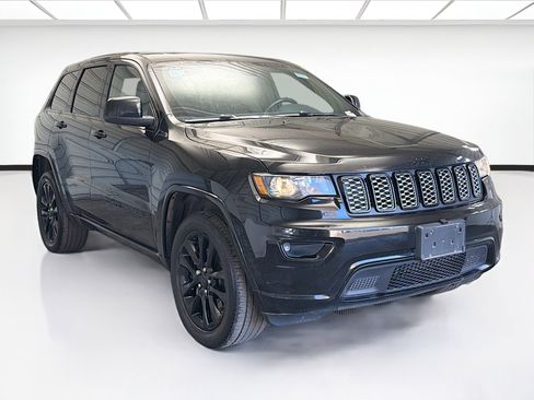 Used 2022 Jeep Grand Cherokee Laredo X image 3