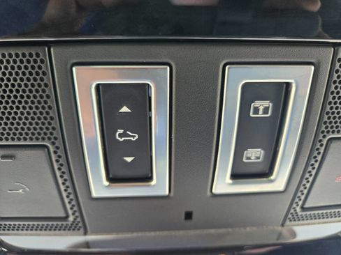 Used 2017 Land Rover Range Rover HSE image 24