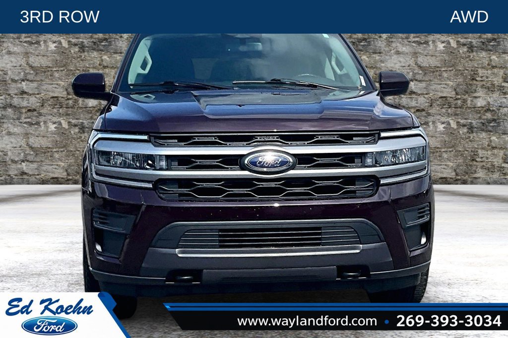 Used 2023 Ford Expedition XLT AWD/4WD image 2