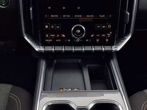 Used 2025 GMC Acadia Elevation image 13