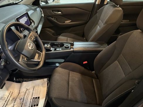 Certified 2025 Nissan Rogue SV image 10