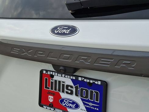 Used 2024 Ford Explorer XLT w/ Equipment Group 202A AWD/4WD image 33