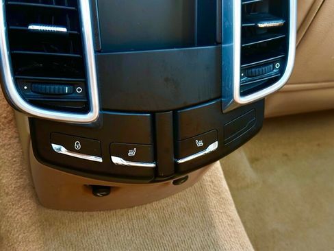 Used 2014 Porsche Cayenne GTS image 24