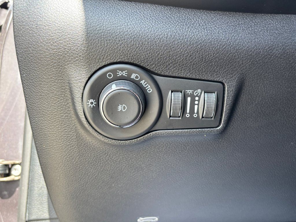 Used 2024 Jeep Compass Latitude AWD/4WD image 31