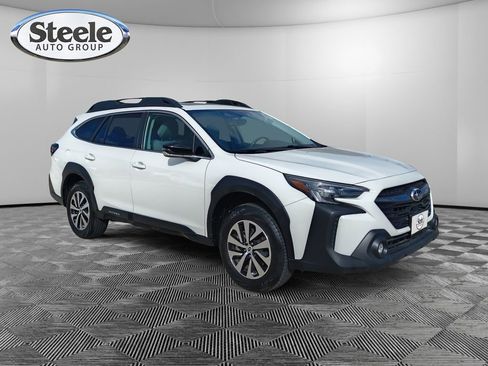 Used 2023 Subaru Outback Premium image 7