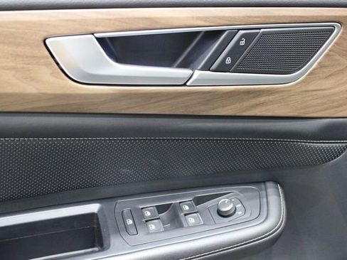 Used 2024 Volkswagen Atlas SE image 16