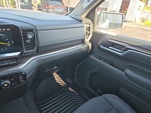 Used 2025 Chevrolet Silverado 1500 LT image 9