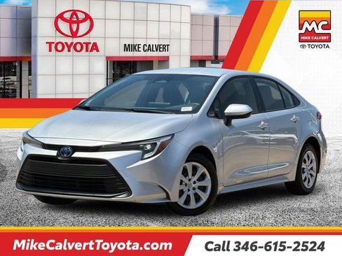 Certified 2025 Toyota Corolla LE FWD image 1