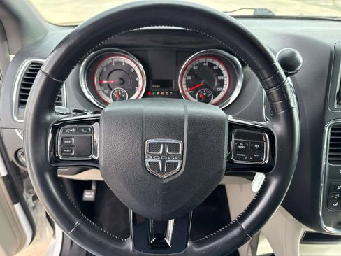 Used 2019 Dodge Grand Caravan SXT image 21