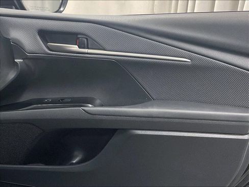 Used 2025 Toyota Camry SE image 12