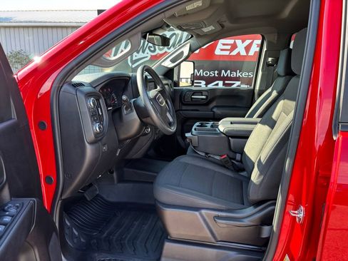 Used 2025 GMC Sierra 2500 Pro w/ Convenience Package image 11