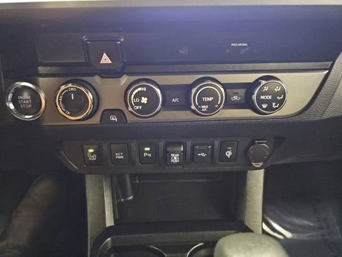 Used 2020 Toyota Tacoma TRD Off-Road w/ Technology Package AWD/4WD image 22