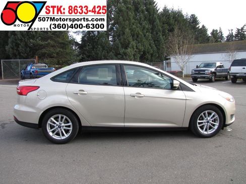 Used 2018 Ford Focus SE w/ Cold Weather Package FWD image 8