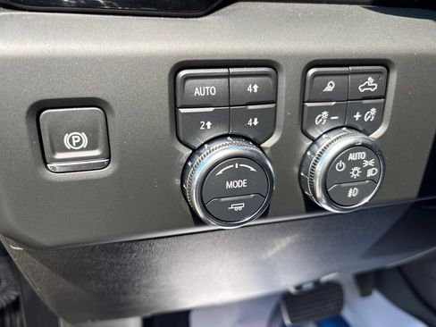 Used 2024 GMC Sierra 1500 AT4 w/ Technology Package AWD/4WD image 24