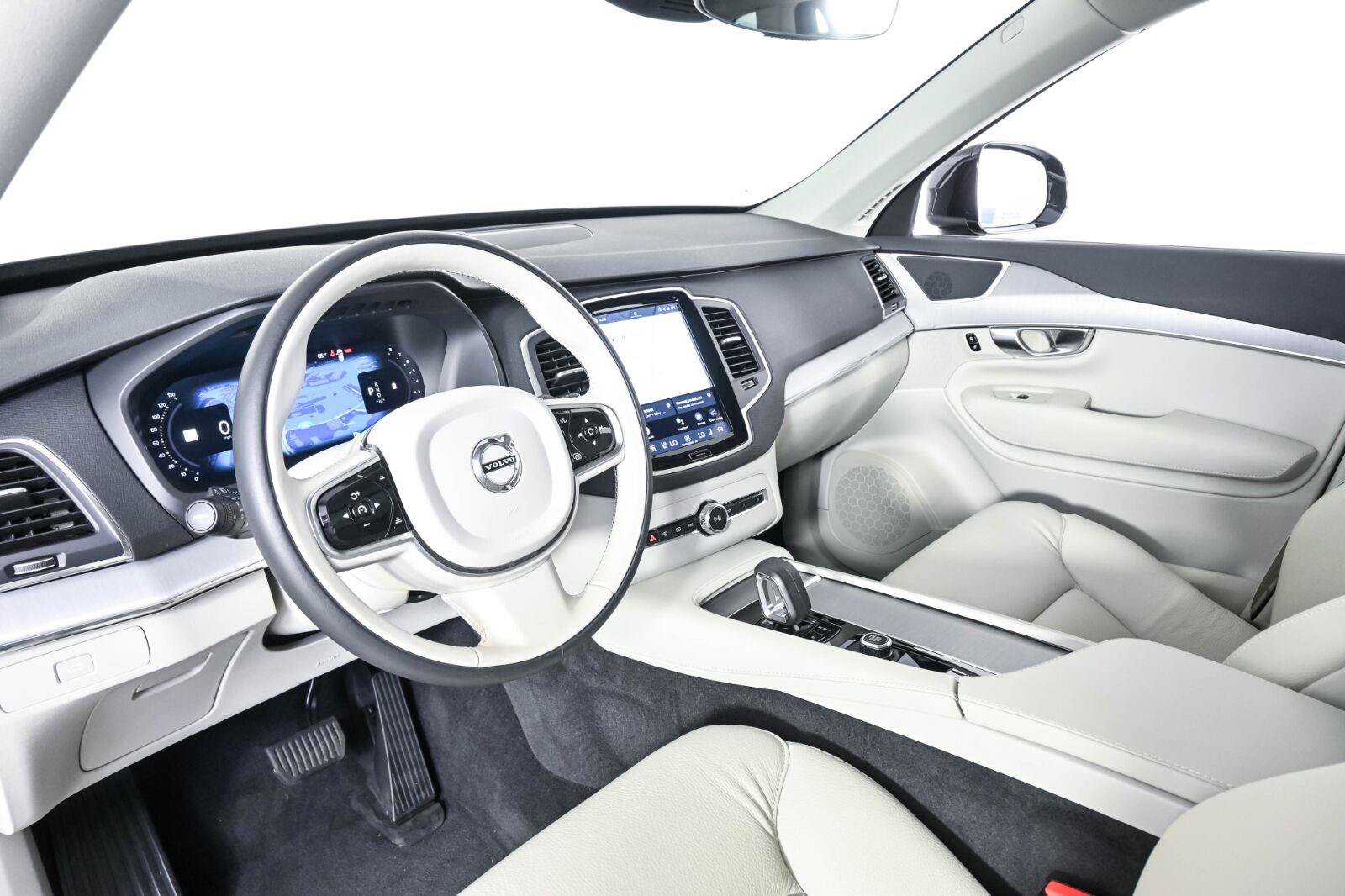 Used 2024 Volvo XC90 B5 Core w/ Climate Package AWD/4WD image 4