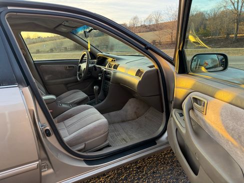 Used 1997 Toyota Camry LE image 18