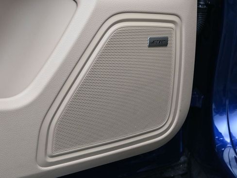 Certified 2024 Porsche Macan image 13