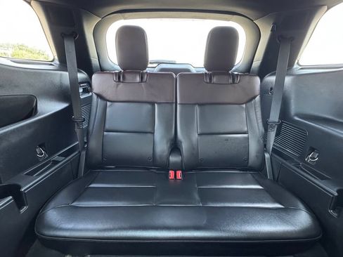 Used 2023 Ford Explorer Platinum w/ Technology Package AWD/4WD image 33