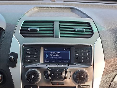 Used 2015 Ford Explorer XLT image 16