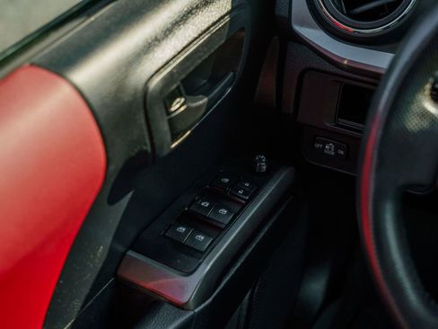 Used 2019 Toyota Tacoma SR5 RWD image 27