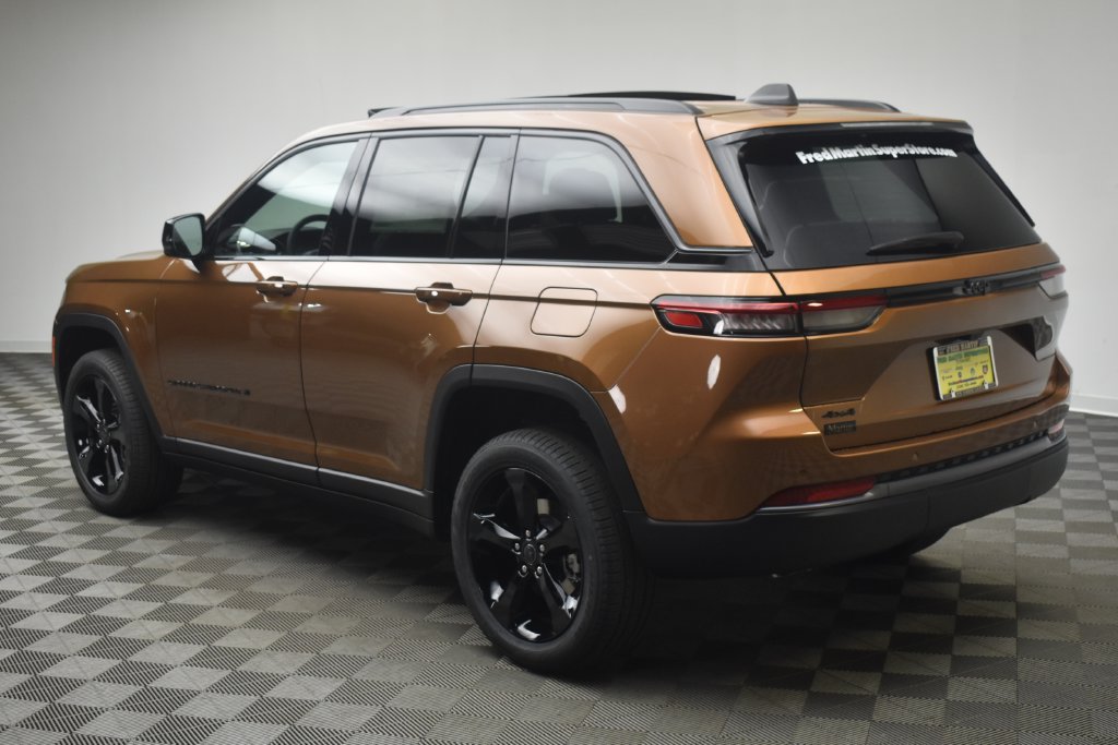 New 2027 Jeep Grand Cherokee Limited w/ Limited Altitude Package AWD/4WD image 12