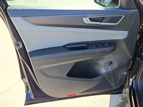 New 2026 Volkswagen Atlas Peak Edition image 15