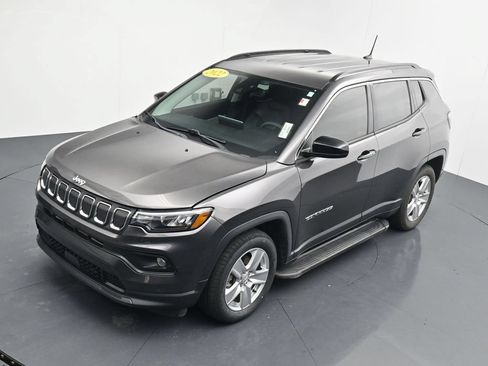 Used 2022 Jeep Compass Latitude FWD image 27
