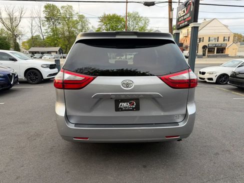 Used 2018 Toyota Sienna XLE w/ XLE Navigation Package AWD/4WD image 6