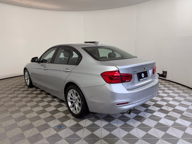 Used 2016 BMW 320i xDrive Sedan AWD/4WD image 5