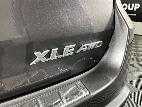Used 2019 Toyota Highlander XLE AWD/4WD image 10